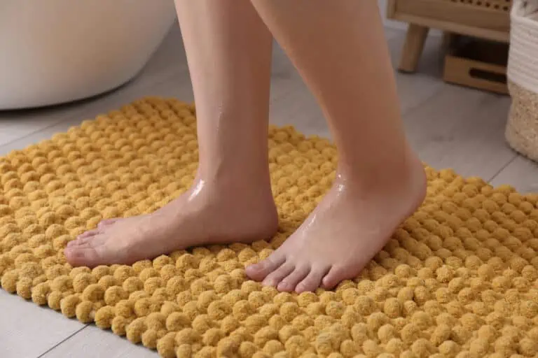 5 Best Bath Mats for Small Bathrooms: Top Picks & Reviews for 2023